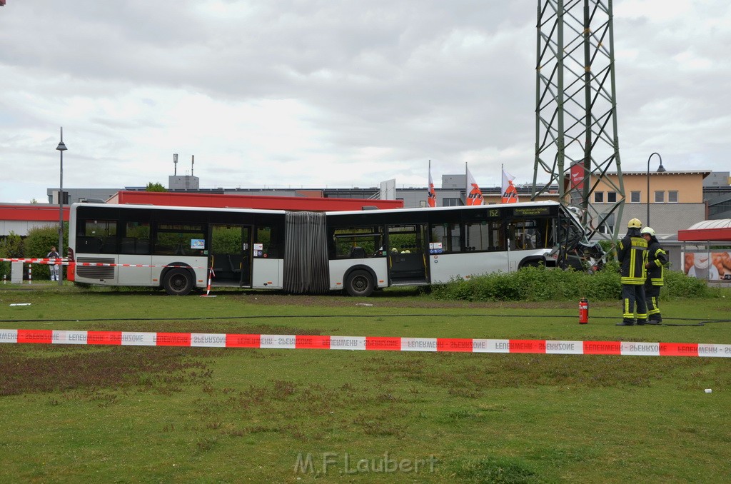 Schwerer Bus Unfall Koeln Porz Gremberghoven Neuenhofstr P142.JPG - Miklos Laubert